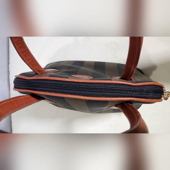 Fendi Penguin dome 2 way (original strap not incl). Int leather dry spots - Picture 7 of 13